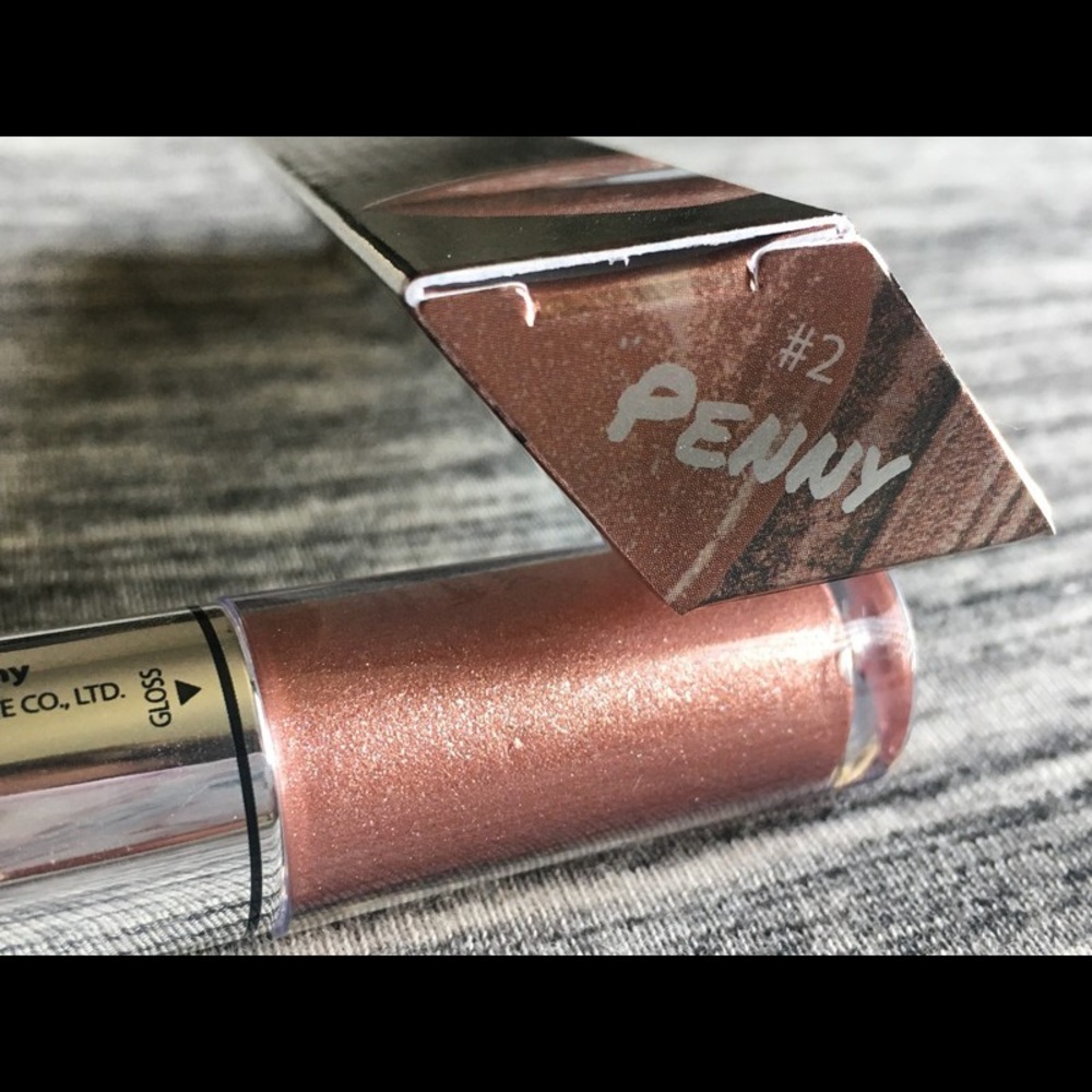 Metallist liquid foil lipstick duo Touch In Sol